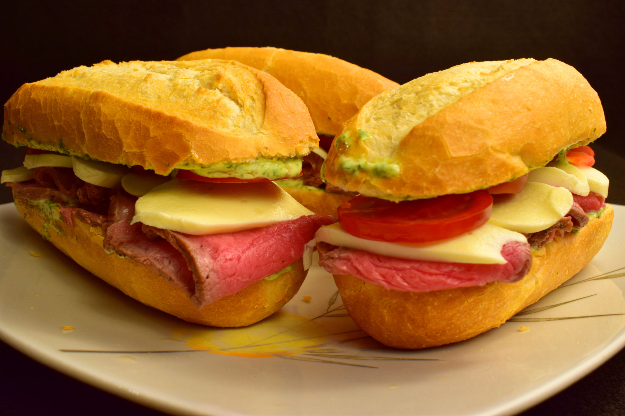 Roastbeef Sandwich mit Basilikum-Rucola-Mayonnaise - Laktosefrei und ...